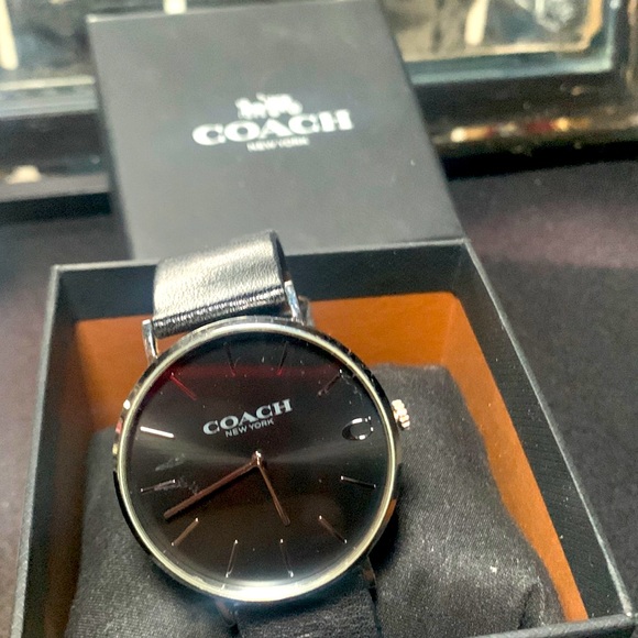 Coach 🖤 - Picture 2 of 3